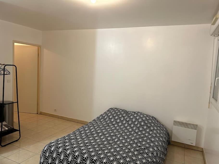 Studio A 2 Pas Du Metro Clichy Esterno foto